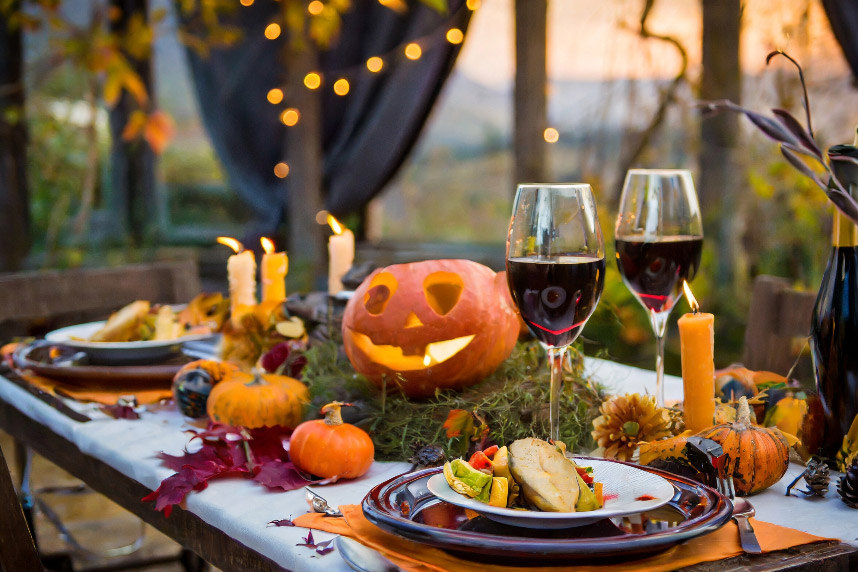 Gruseliges Halloween-Dinner: Mit diesen Etiketten ansto�en